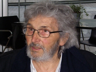 Ο Σωτήρης Σόρογκας ζωγραφίζει στο «Μονόγραμμα»