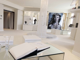 Λαμπερά κομμάτια για διασημότητες από τη Swarovski!