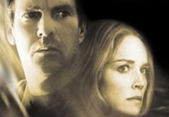 Σάρον Στόουν και Ντένις Κουέηντ στο «Σκηνικό του τρόμου»