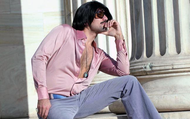 Ο Τόνης Σφήνος πατάει… Γκάζι