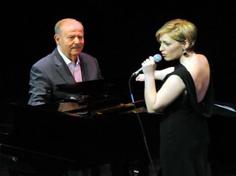 Η «Αλεξάνδρεια» γιορτάζει με…Γιάννη Σπανό