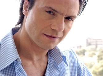 Ο Στράτος Τζώρτζογλου ξανά στην TV