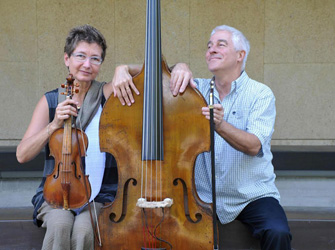 «Γάμος» σύγχρονης και παλιάς μουσικής με Μπάρι Γκάι και Μάγια Χόμπουργκερ