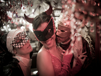 Θεατρική αποκριάτικη βραδιά στο Τρένο στο Ρουφ