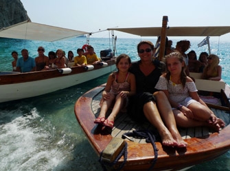 «Ταξιδεύοντας» στην Κέρκυρα με το «Χαμόγελο του Παιδιού»