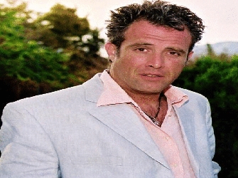 Τραγουδώ ό,τι αγαπώ μαζί με τον Πασχάλη Τσαρούχα