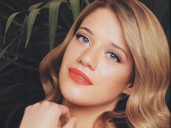 Τζένη Θεωνά: η φρολάιν που ξεχώρισε