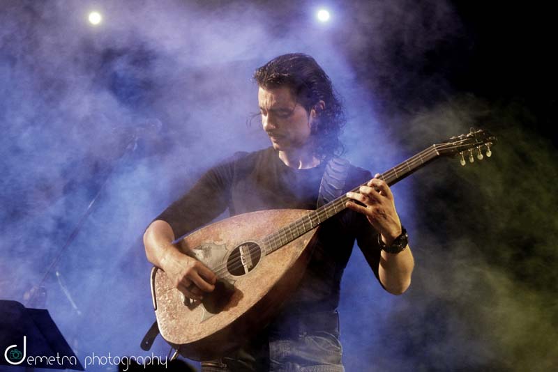 Ο Μιχάλης Τζουγανάκης στη σκηνή του «Ρυθμός Stage»