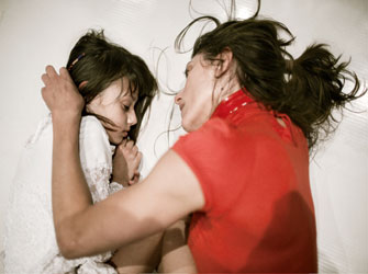 UNA (Unknown Negative Activity) από την ομάδα χορού RootlessRoot