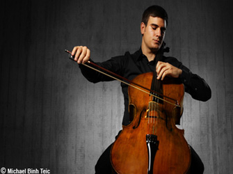 Ο τσελίστας Μιχάλης Χόιπελ συναντά την Αθηναϊκή Συμφωνική Ορχήστρα Νέων