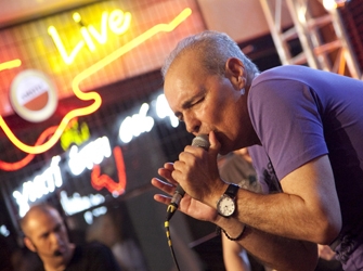 Μουσικό αφιέρωμα στον αξέχαστο Μάνο Ξυδούς, στον ΣΚΑΪ