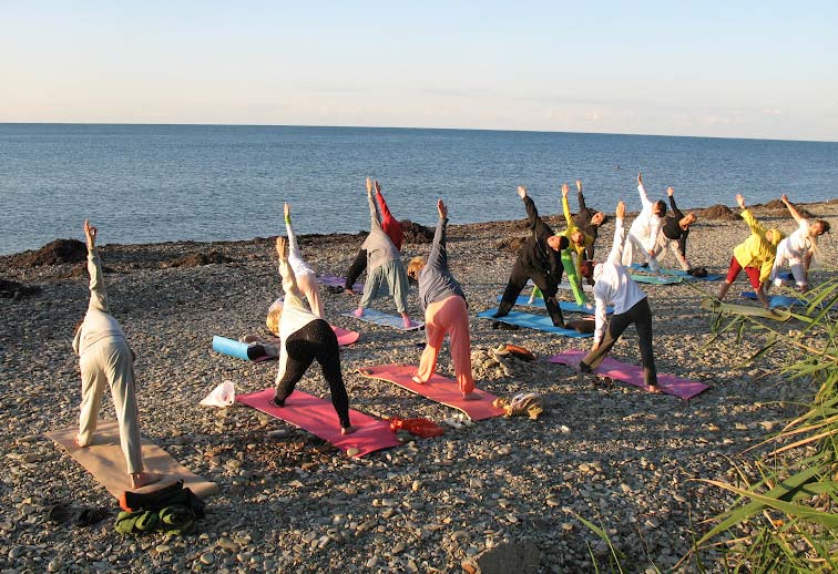 Δωρεάν μάθημα yoga δίπλα στη θάλασσα