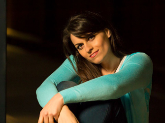 «Πίσω απ’την πόλη», το καινούριο τραγούδι ενός νέου μουσικού «αίματος»