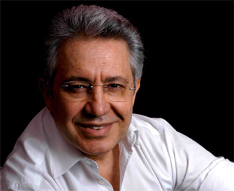 Ο Τούρκος συγγραφέας Ζουλφί Λιβανελί στον Ιανό