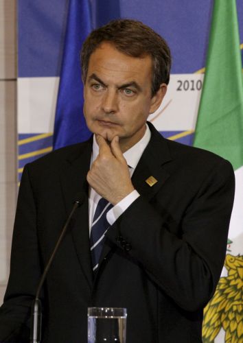 Τα μέτρα λιτότητας ρίχνουν τη δημοτικότητα της ισπανικής κυβέρνησης