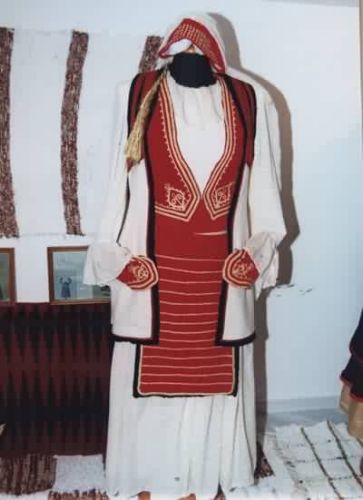 Το Εργαστήρι Λαϊκής Φορεσιάς στην Μάνδρα Αττικής