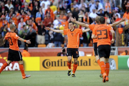 Χωρίς να πείσει η Ολλανδία επικράτησε 2-0 της Δανίας