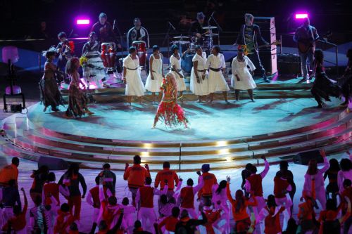 Χόρεψε το Σόκερ Σίτι σε ρυθμούς Σακίρα και Waka Waka