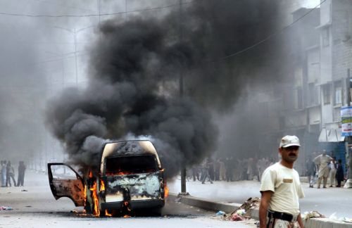 Τους 70 φτάνουν οι νεκροί στο Καράτσι μετά τη δολοφονία Πακιστανού βουλευτή