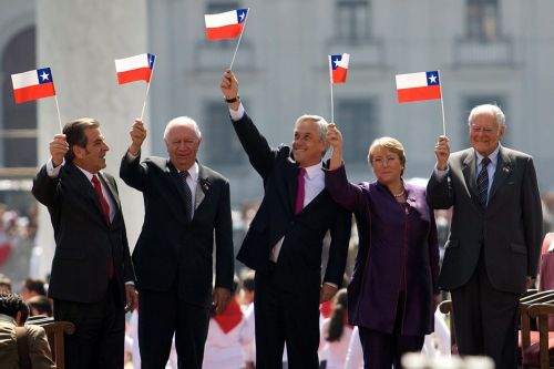 Τα 200 χρόνια ανεξαρτησίας γιορτάζει η Χιλή με τη σκέψη όλων στα έγκατα της γης
