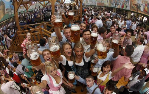 Άνοιξε το πρώτο βαρέλι του 200ού Oktoberfest στο Μόναχο