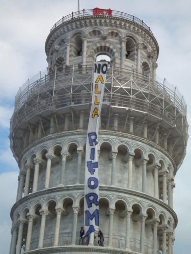 Σε φοιτητικό «κλοιό» η Ιταλία, καταλήψεις στον Πύργο της Πίζας και το Κολοσσαίο