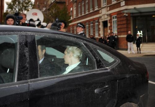 Συνελήφθη στο Λονδίνο ο ιδρυτής του WikiLeaks Τζούλιαν Άσαντζ
