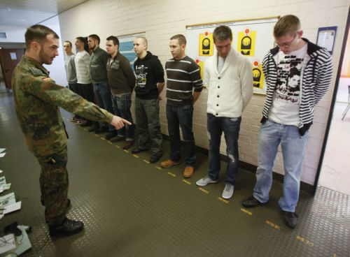 Καταργείται η στρατιωτική θητεία στη Γερμανία, στα χακί οι τελευταίοι φαντάροι