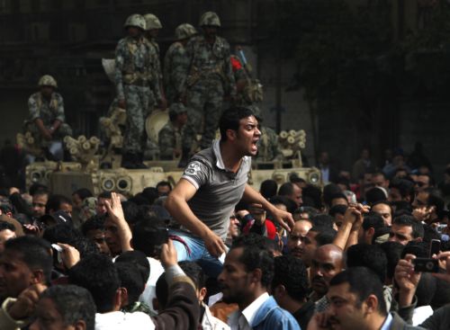 Επιμένουν οι διαδηλωτές στην Αίγυπτο, με έμπιστους του Μουμπάρακ η νέα κυβέρνηση