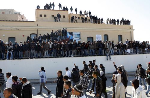 Αστυνομία θέλει να στείλει η Ιταλία στην Τυνησία για να φρενάρει τη ροή μεταναστών