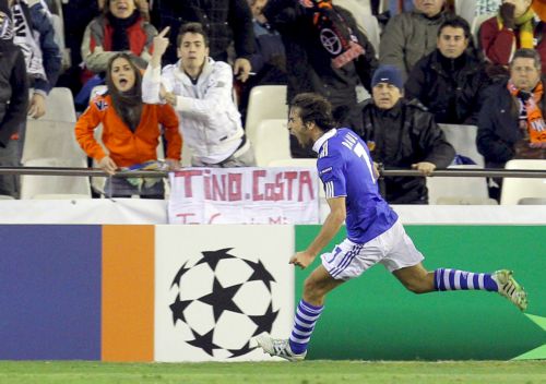 Η Τότεναμ «άλωσε» το Μιλάνο, «τσίμπησε» την ισοπαλία η Σάλκε