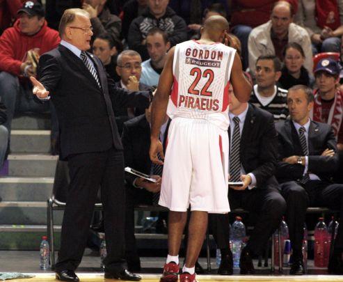 Την Φενέρμπαχτσε έχρισαν φαβορί Ίβκοβιτς και Γκόρντον