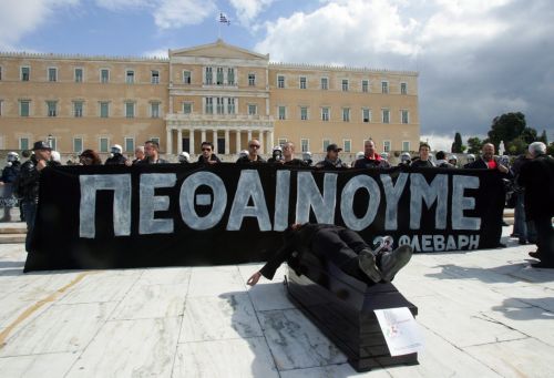 Επεισόδια σκίασαν την μεγάλη απεργιακή συγκέντρωση στην Αθήνα