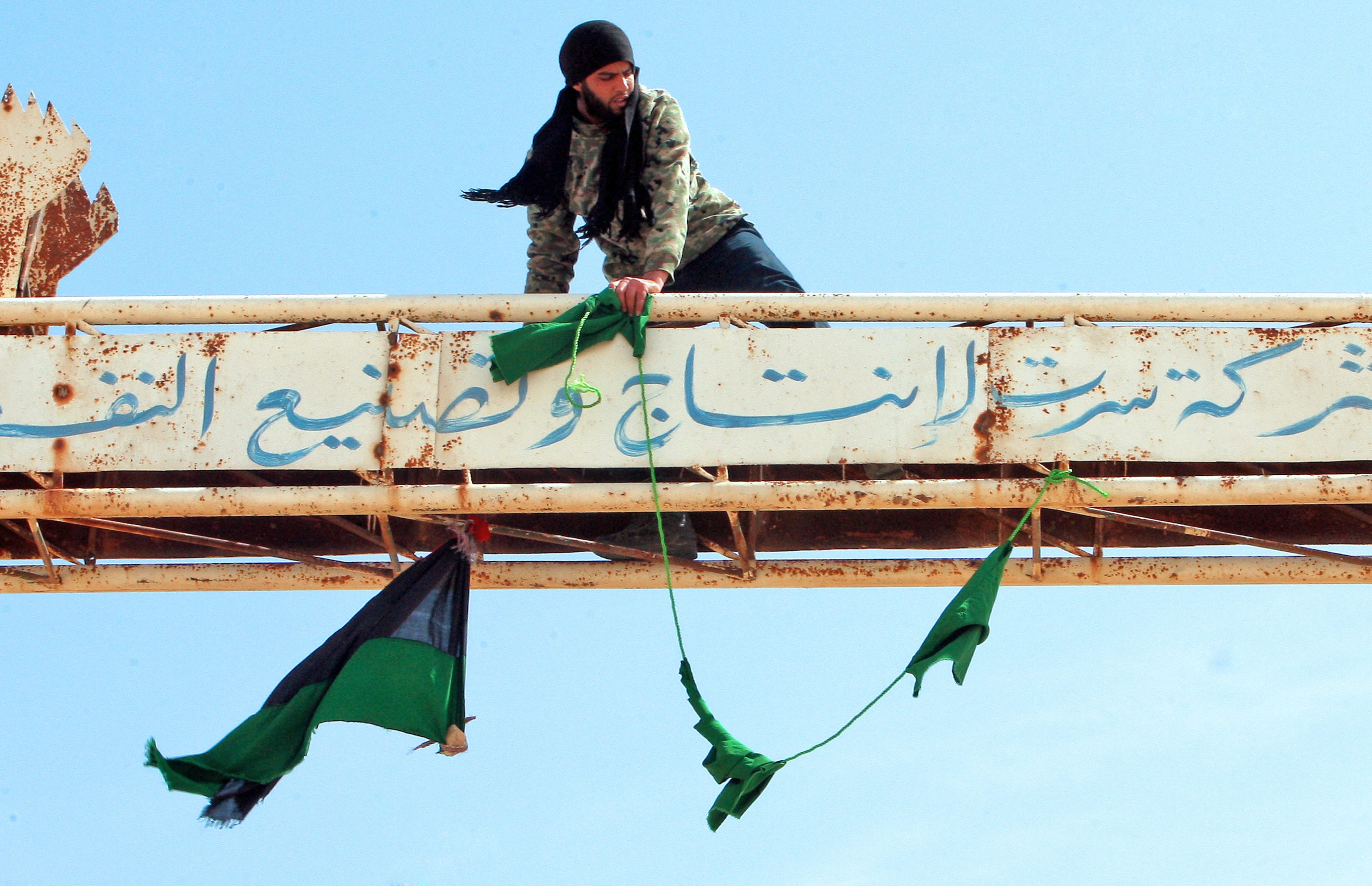 Την πόλη Ατζαμπίγια επανακατέλαβαν οι εξεγερμένοι στη Λιβύη