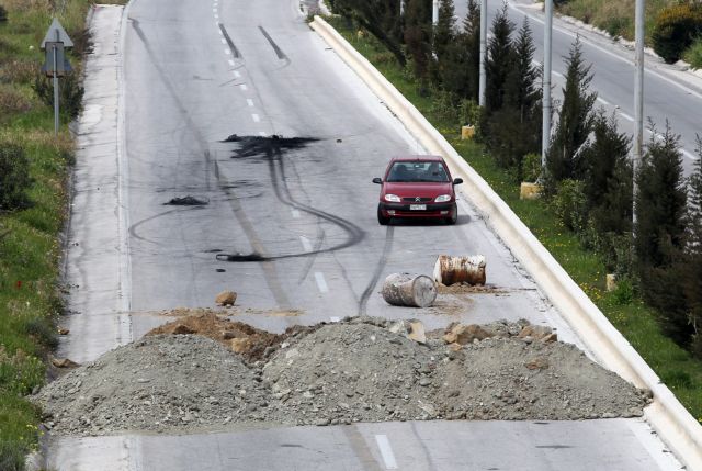 Κλειστή ξανά με μπάζα η λεωφόρος Λαυρίου στην Κερατέα