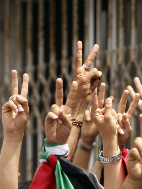Λαοθάλασσα στη Γάζα για το αντίο στον Ιταλό ακτιβιστή Βιτόριο Αριγκόνι