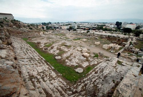 «Φτερά» έκαναν 60 αρχαία αντικείμενα στην Ελευσίνα