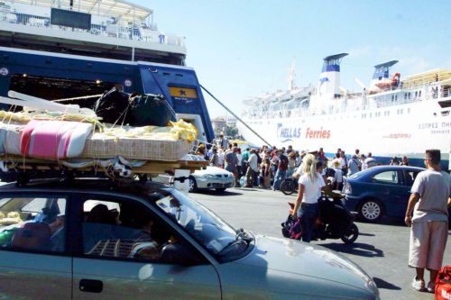 Διαμαρτυρία για το check-in στα επιβατηγά πλοία από τα ταξιδιωτικά γραφεία