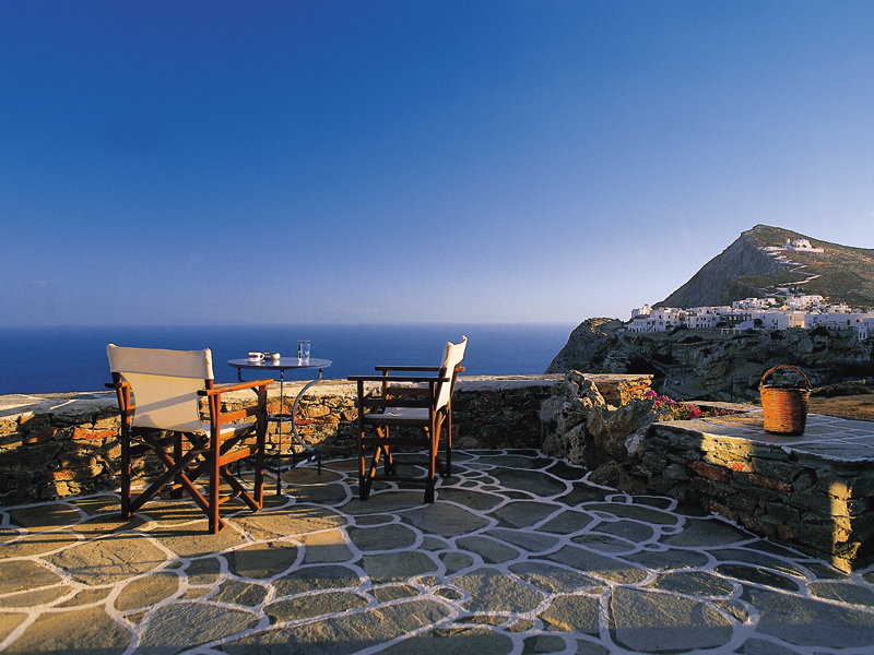 Το Ξενοδοχείο «Οι Κηφήνες του Αιγαίου» στη Φολέγανδρο