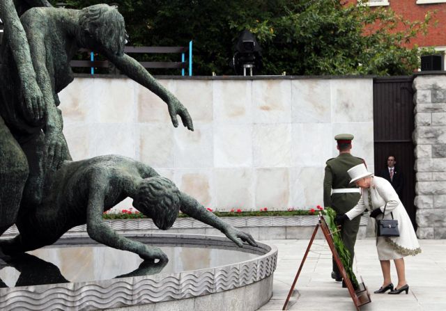 Τιμή στους Ιρλανδούς αγωνιστές της ανεξαρτησίας απέτισε η Ελισάβετ