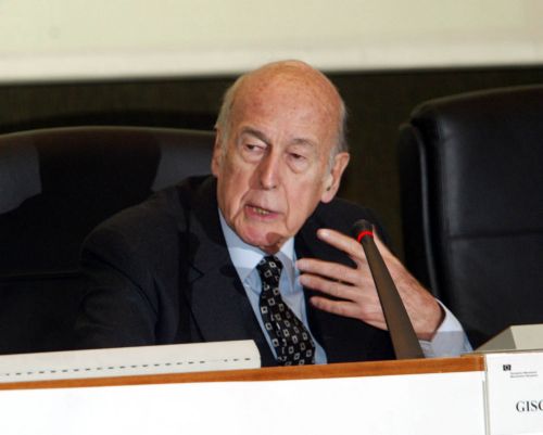 «Αφήστε την Ελλάδα να πτωχεύσει» λέει ο Ζισκάρ ντ’ Εστέν