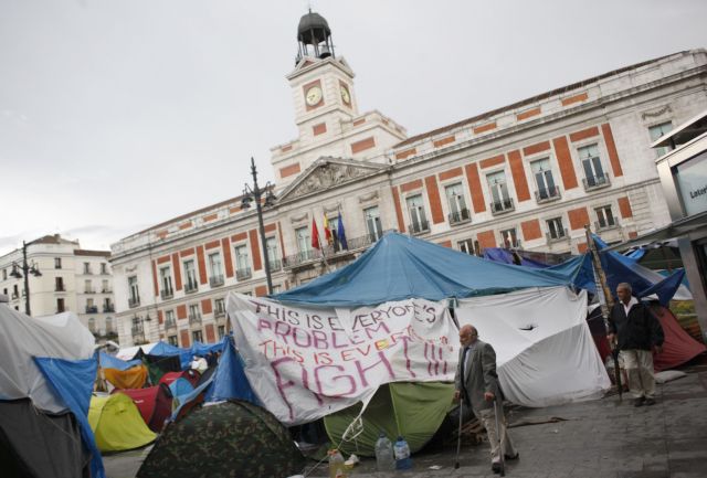 Διαλύουν την κατασκήνωση στην Πουέρτα δελ Σολ οι Ισπανοί «Αγανακτισμένοι»