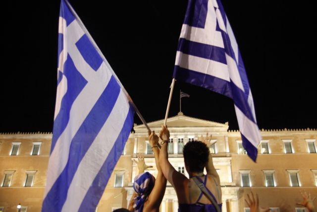 Kάλπη «μη εμπιστοσύνης» έστησαν στο Σύνταγμα οι Αγανακτισμένοι