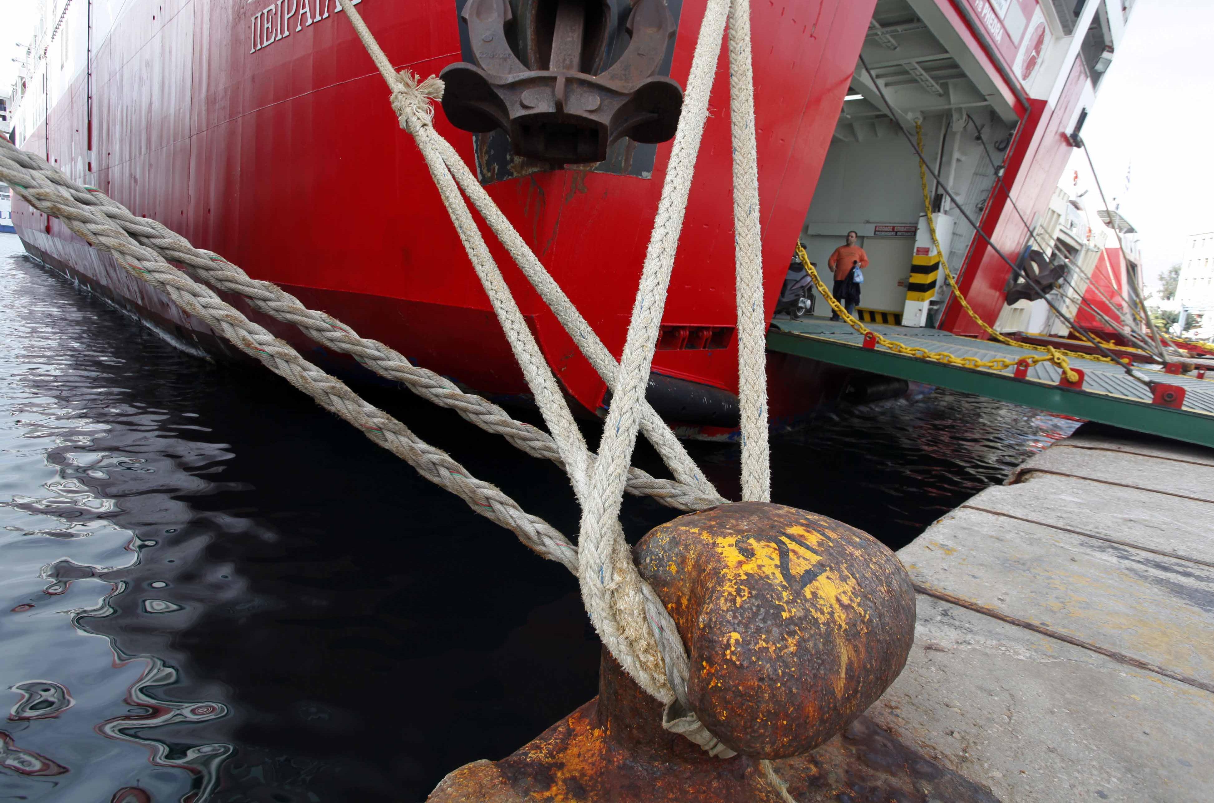 Με απεργίες μέσα στο καλοκαίρι απειλούν οι ναυτεργάτες