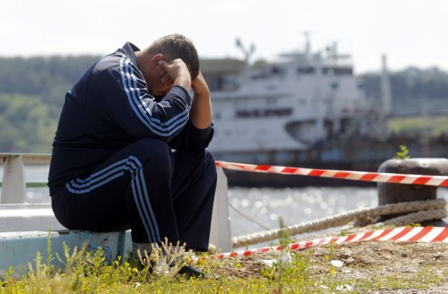Θρήνος στη Ρωσία για τους 110 νεκρούς του ναυαγίου στον Βόλγα