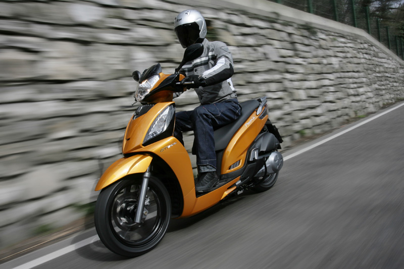 Οδηγούμε το KYMCO People GTi 300