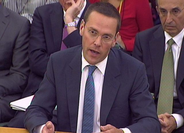 «Απαντήσεις» ζητά από τον υιό Μέρντοχ ο Κάμερον μετά τη διάψευση της κατάθεσής του πρώτου