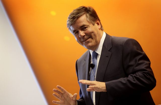 Ο Άκερμαν της Deutsche Bank πρότεινε βοήθεια στην Ελλάδα αφού κάλυψε τα νώτα του