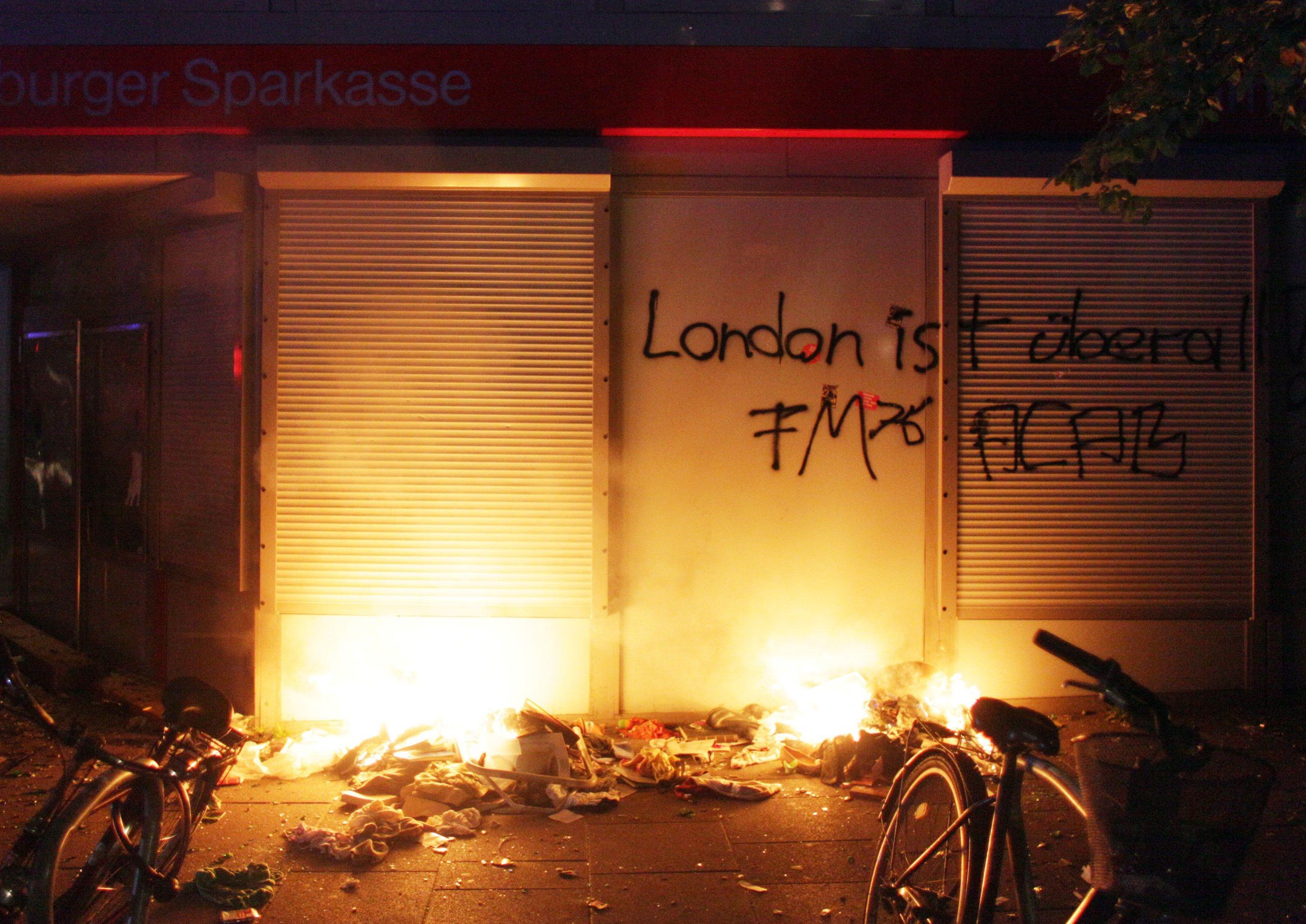 Νύχτα επεισοδίων με «άρωμα Λονδίνου» ακολούθησε φεστιβάλ στο Αμβούργο