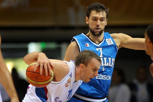 Η Σέρβια κέρδισε στο ντέρμπι την Ιταλία, ο Πάρκερ «οδήγησε» τη Γαλλία, σαρωτική η Γερμανία